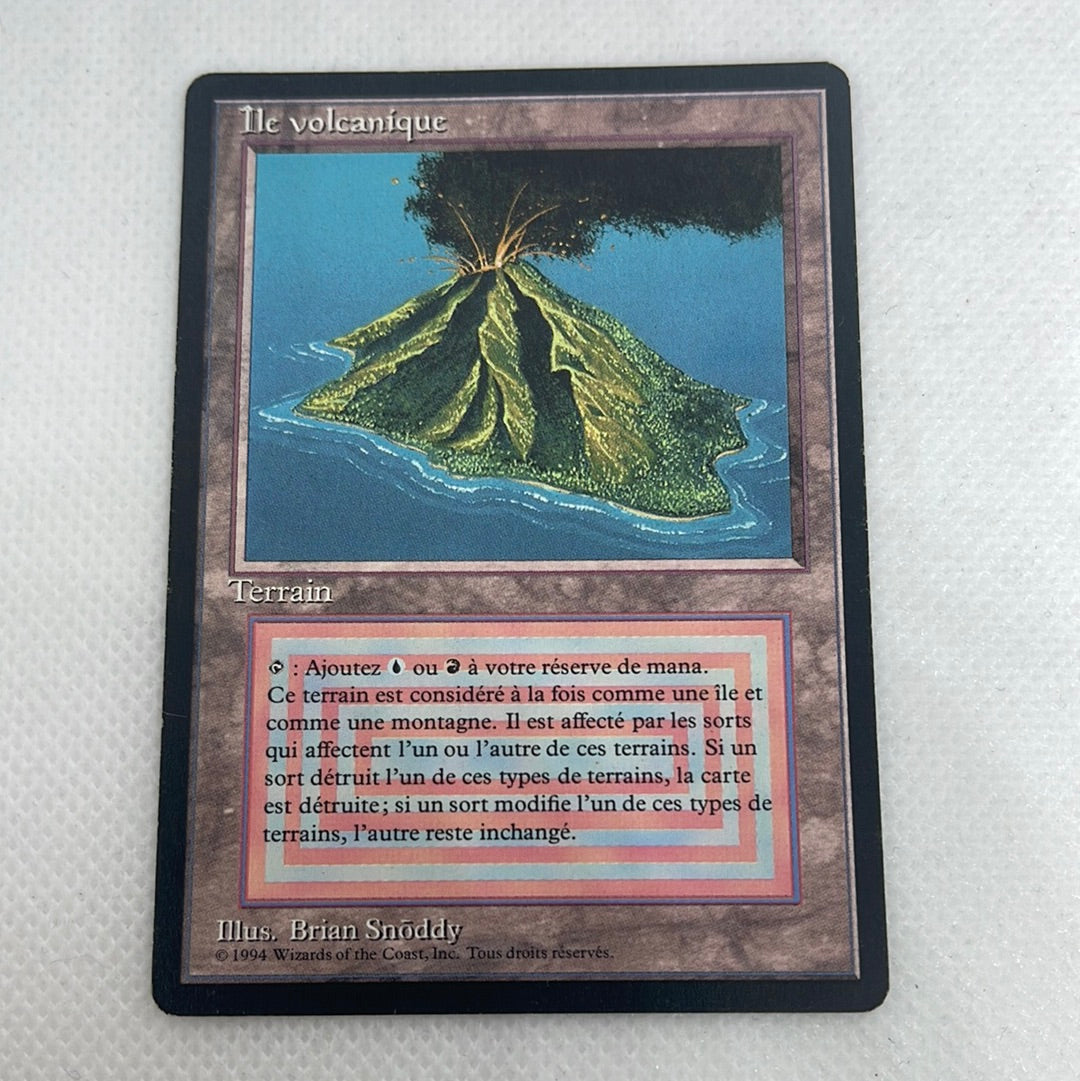 Volcanic Island - Foreign Black Bordered FRENCH Making Mythic Volcanic Island - Foreign Black Bordered FRENCH Making Mythic